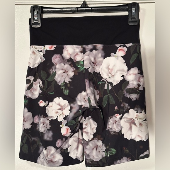 Victoria Sport Floral Biker Shorts size xs - Picture 2 of 4